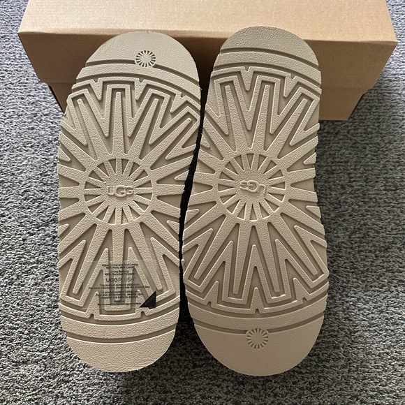 UGG Women’s Tazz Platform Slippers - Picture 3 of 5